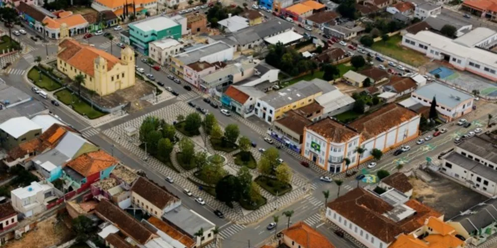Cidade comemora 200 anos com atividade que envolve a população