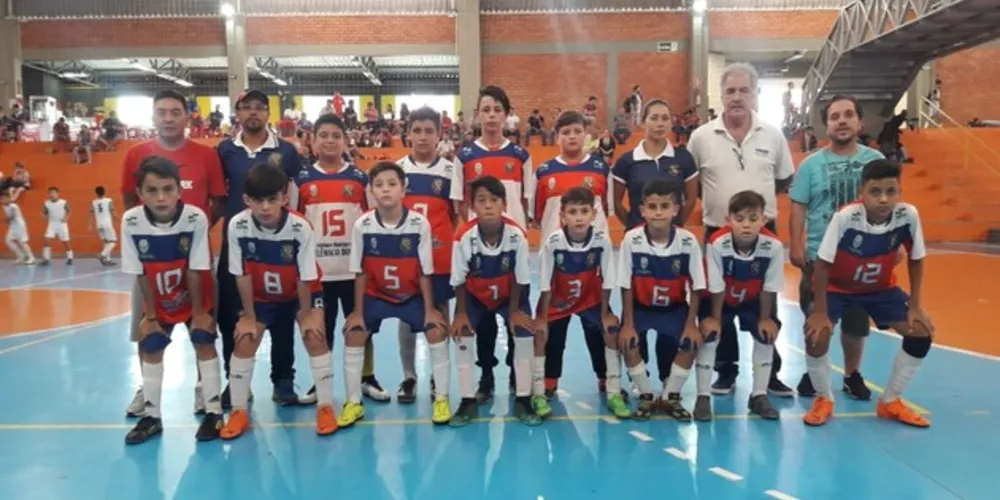 Time de Telêmaco Borba que levantou o troféu de campeão da 1ª Etapa da Liga Sul Norte em Arapoti, no último final de semana