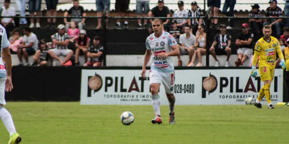 Zagueiro completou o centésimo jogo pelo Operário no Germano Krüger