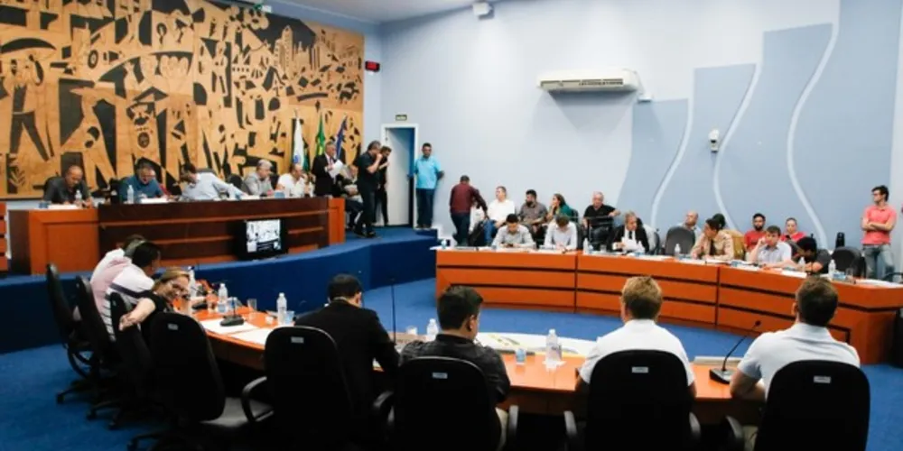 Projeto de lei foi aprovado durante a sessão desta quarta-feira (13)