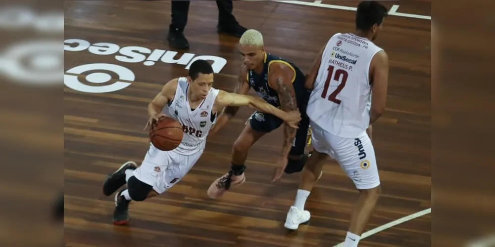 Time ponta-grossense e adversário dividem a primeira colocação na classificação geral