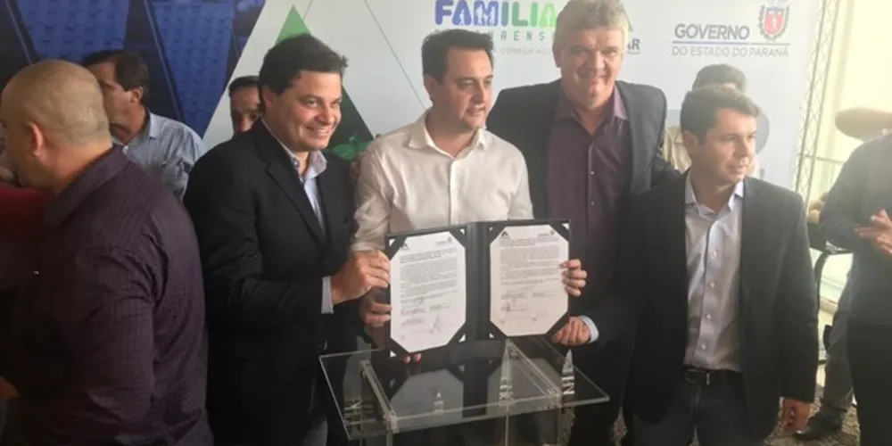 Prefeito José Sloboda com o governador Ratinho Júnior e o Deputado Estadual, Sandor Alex
