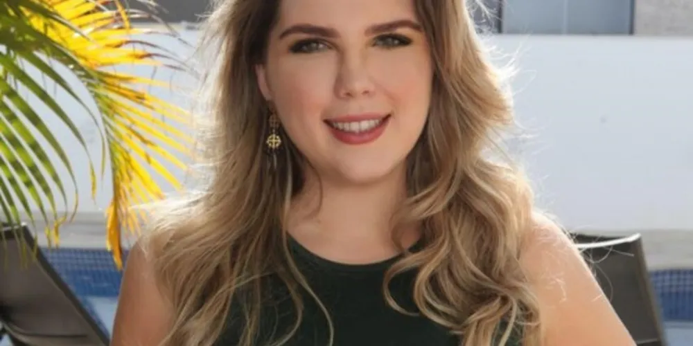 BDAY - Amanhã, 17 de março é reservado para felicitar o aniversário dessa jovem de futuro promissor. Vitória Moss, educadíssima, fluente em Inglês e Francês, artista plástica talentosa, Vitória como seu próprio nome assiná-la é puro triunfo e êxito em tudo que empreende. Da coluna RC os votos de muitas alegrias a essa jovem linda e cheia de encantos