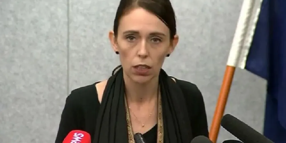 Anúncio de Jacinda Ardern ocorreu durante o sábado