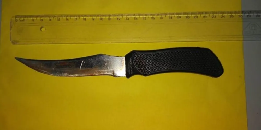 Suspeito foi preso logo após o crime e arma usada foi apreendida