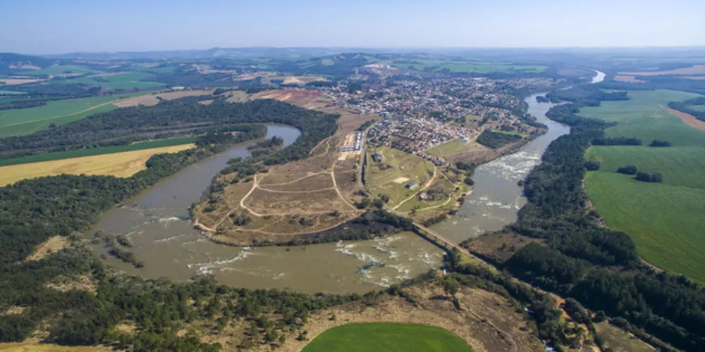 O município de 21 mil habitantes celebra a nova idade com avanços significativos em infraestrutura e investimentos que ultrapassam 15 milhões