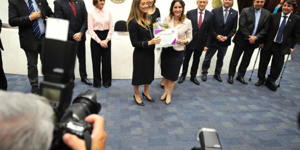 Delegada ponta-grossense Claudia Krüger é quem está a mais tempo à frente de uma Delegacia da Mulher no Paraná