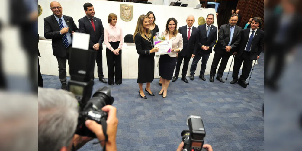 Delegada ponta-grossense Claudia Krüger é quem está a mais tempo à frente de uma Delegacia da Mulher no Paraná