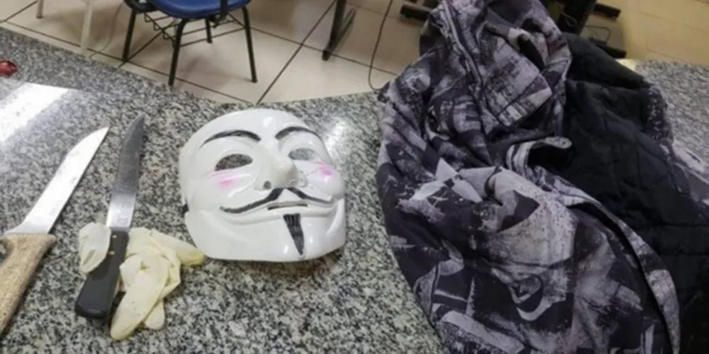 Imagem ilustrativa da imagem Menor é apreendido com facas após ferir um aluno em escola