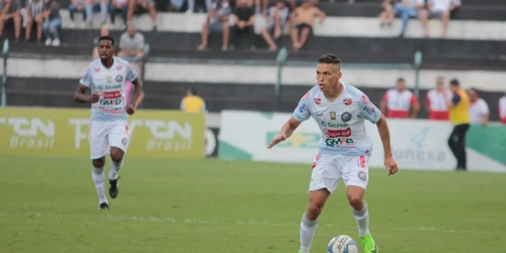 Líder e vice-líder do Grupo A se enfrentam na Arena da Baixada, nesta noite, pelo Paranaense
