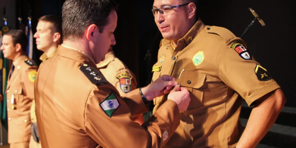 Policiais militares e profissionais da comunidade que fazem parte da história do BPEC foram condecorados