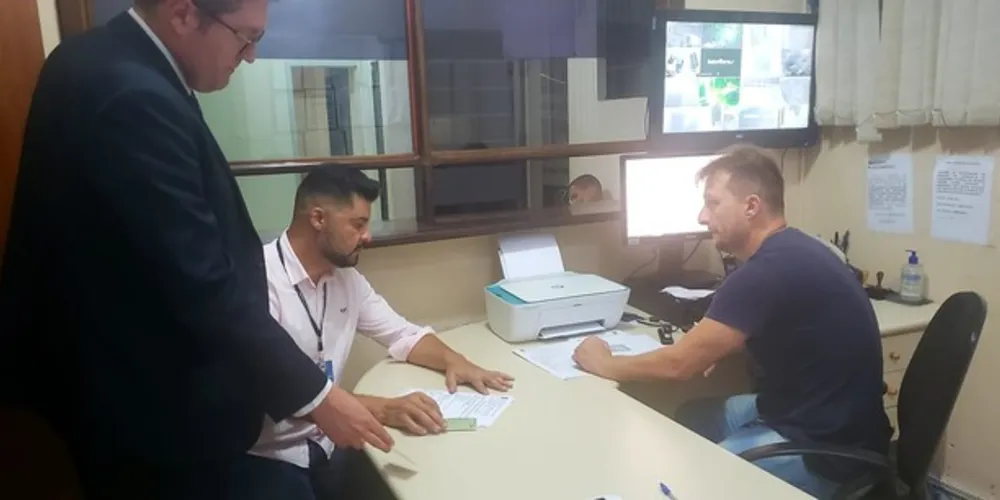 Prefeito de Ponta Grossa pediu instauração de inquérito na 13ª SDP, nessa noite; ele também vai à PF