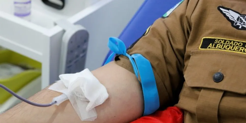 Policiais do 1º BPM participam durante todo o dia de doação coletiva de sangue