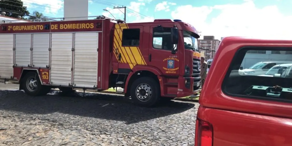 Imagem ilustrativa da imagem Homem sofre queda de 5 metros e mobiliza bombeiros