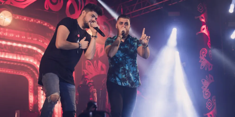  Zé Neto & Cristiano cantaram seus maiores sucessos, como 'Largado Às Traças', 'Notificação Preferida', 'Mulher Maravilha', 'Status Que Eu Não Queria' e 'Estado Decadente'