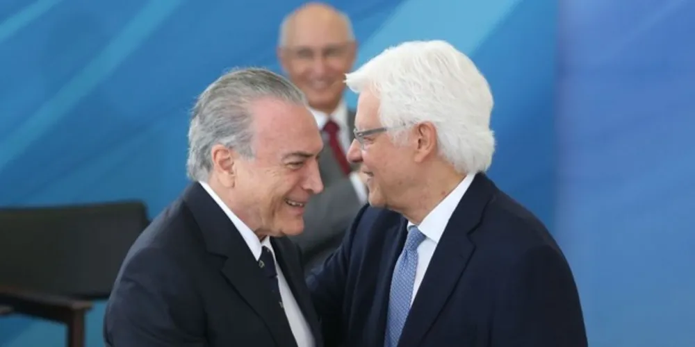 O ex-presidente da República e o ex-ministro são acusados pela 
Operação Descontaminação e estão presos no Rio de Janeiro
