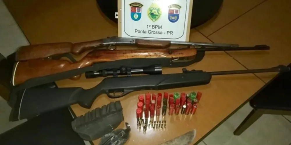 Arma e munições foram encontradas na casa do suspeito de atirar contra vizinhos