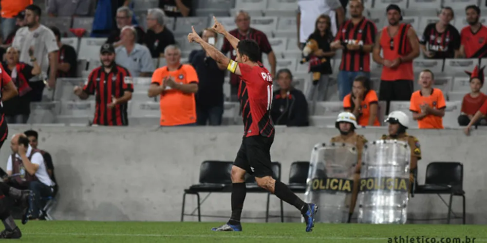 Athletico venceu, classificou e rebaixou o Foz no estadual 