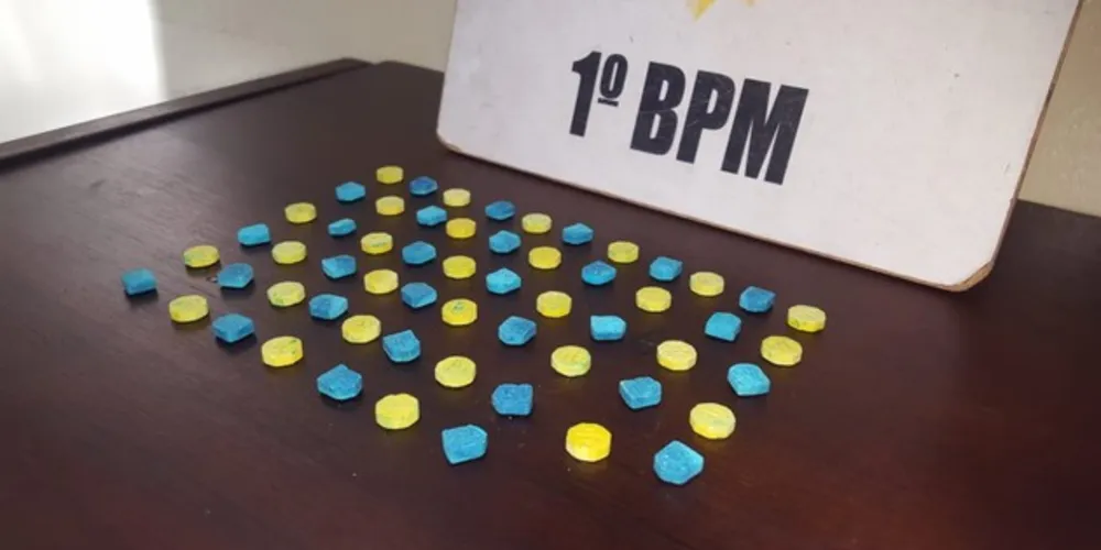 Droga foi encontrada com suspeito dentro de casa noturna no centro de PG