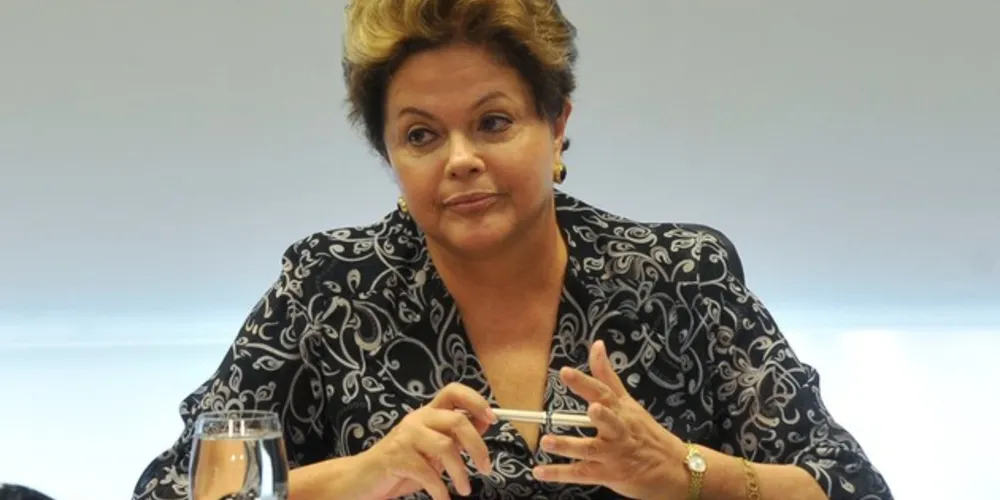 Imagem ilustrativa da imagem Dilma é ofendida por grupo de brasileiros em aeroporto na Espanha