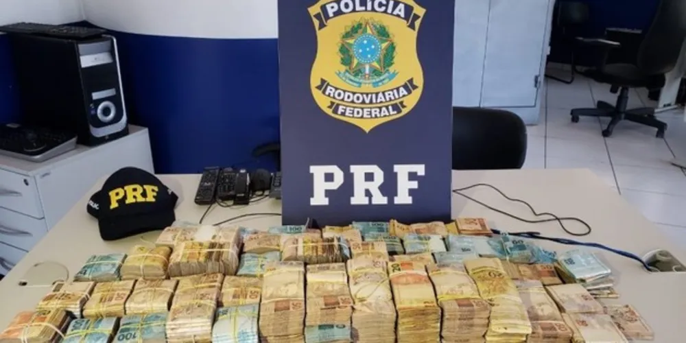 Imagem ilustrativa da imagem PRF apreende carro com mais de meio milhão de reais