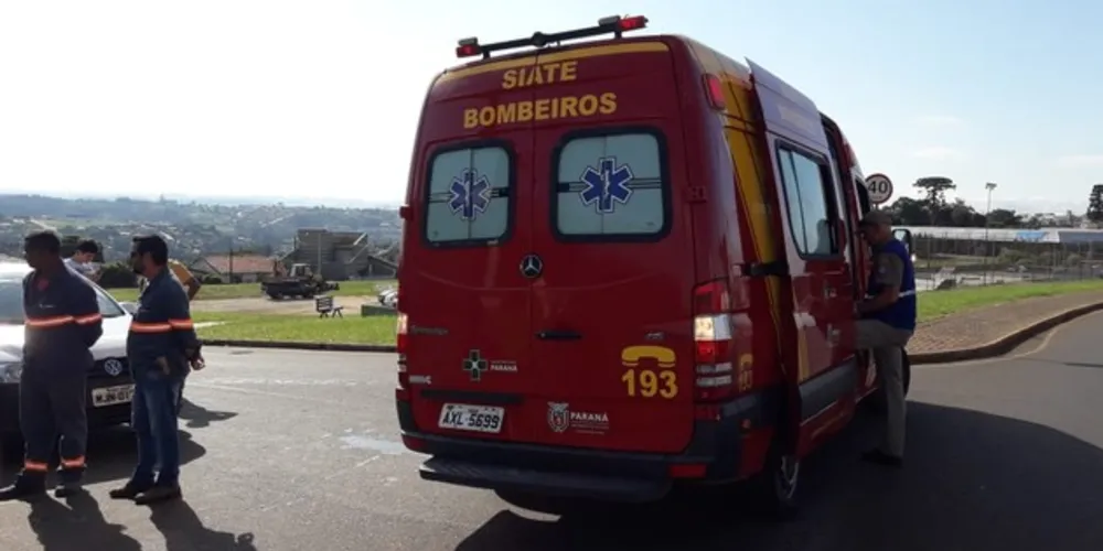 Vítima foi levada ao hospital pelos bombeiros com suspeita de fratura no pé