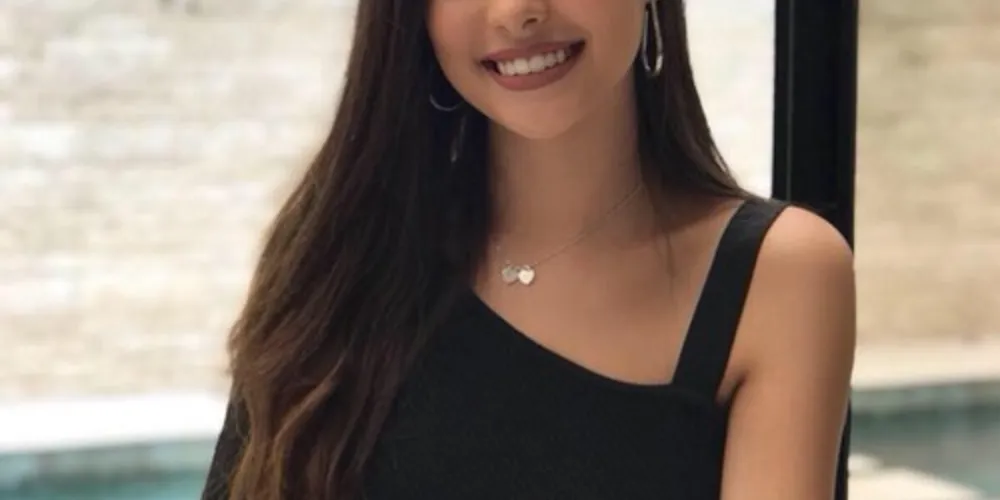 BDAY - Izabela Britto empresta sua beleza para a coluna RC. A bela acadêmica de Direito pela Universidade Estadual de Ponta Grossa, receberá os cumprimentos pela troca de idade, na próxima quinta-feira (28). Izabela que sem medo de errar é uma das mais belas de sua geração se destaca por sua beleza e educação. Da coluna RC os votos de felicidades.