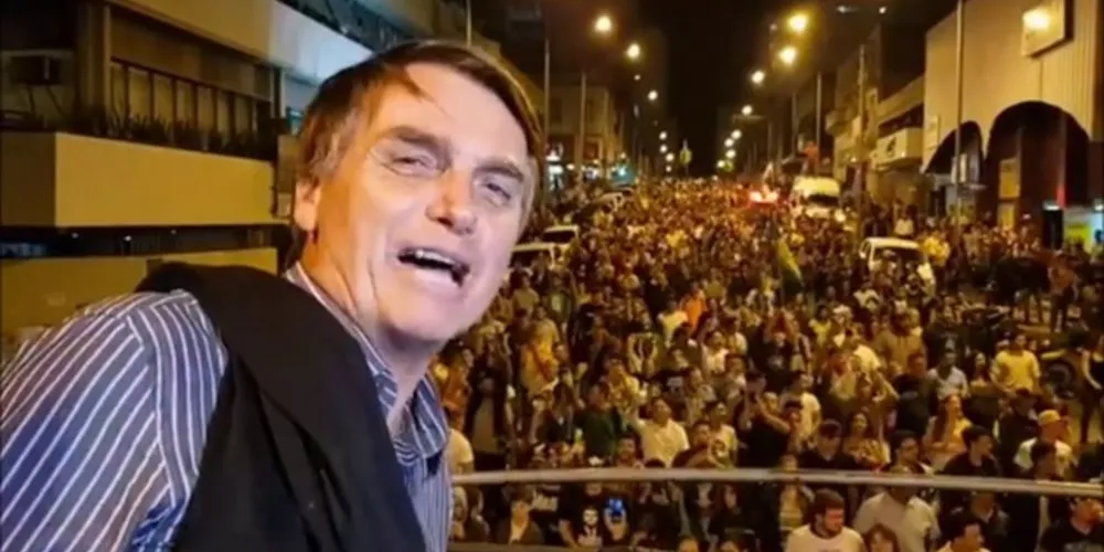 Presidente arrastou multidão às ruas de Ponta Grossa, ano passado, durante a campanha