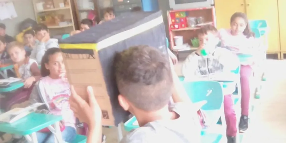 Imagem ilustrativa da imagem Alunos criam câmara escura em Piraí do Sul