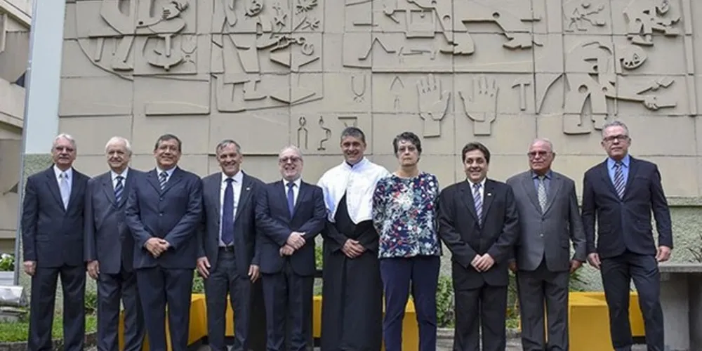 Wosgrau recebe título de Mérito Universitário por ter trazido UTFPR para Ponta Grossa