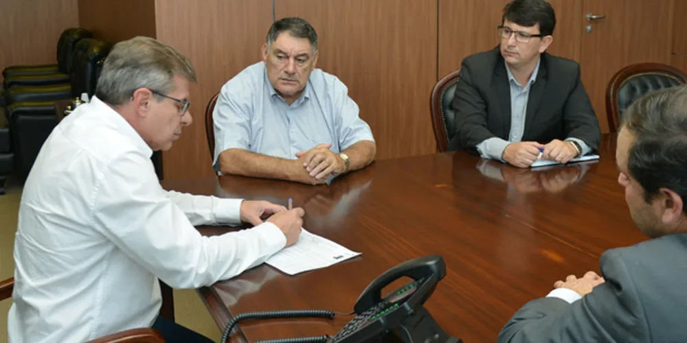 Prefeito José Sandrini foi recebido pelo presidente da companhia, Jorge Lange