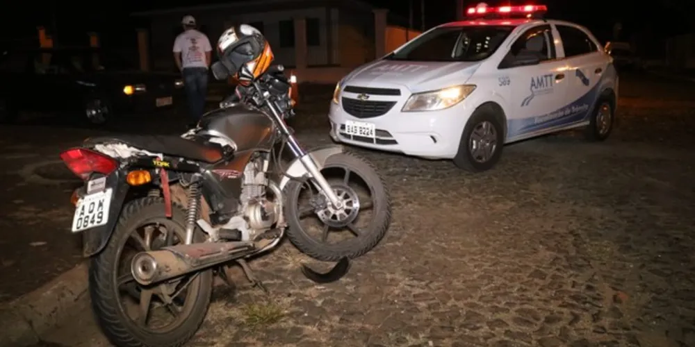 Colisão foi registrada no início da noite de sexta-feira (29)