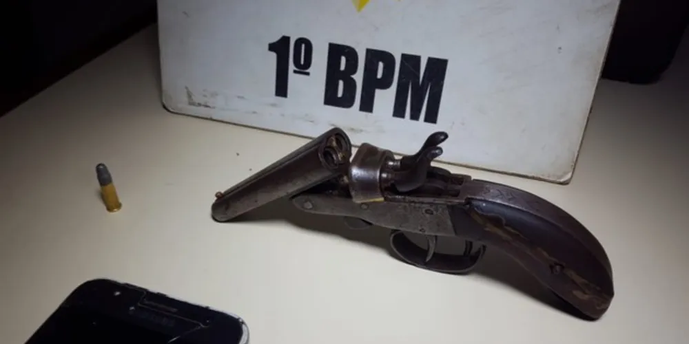 Material apreendido foi levado à delegacia de Polícia Civil