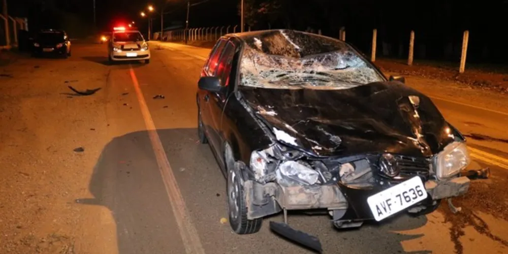 Veículo ficou parcialmente destruído