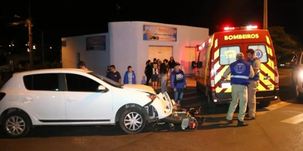 Colisão envolveu a moto e um Renault Sandero