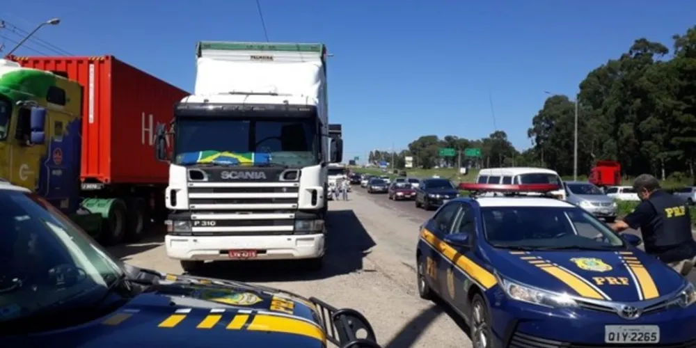 Concentração dos trabalhadores aconteceu na BR-116