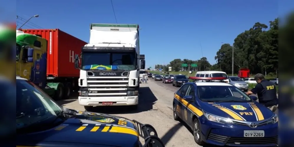 Concentração dos trabalhadores aconteceu na BR-116