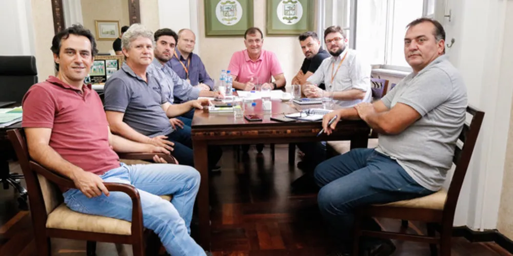 A obra contempla a construção da nova subestação e também a troca de postes, cabos de rede, seis novos circuitos que diminuirão as quedas de energia no município