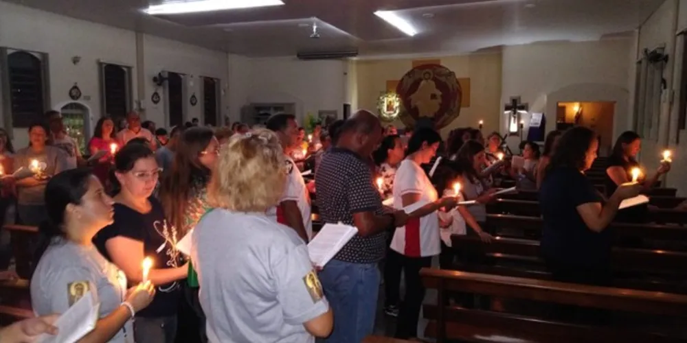 Paróquia localizada no Núcleo Santa Maria realiza a procissão do encontro