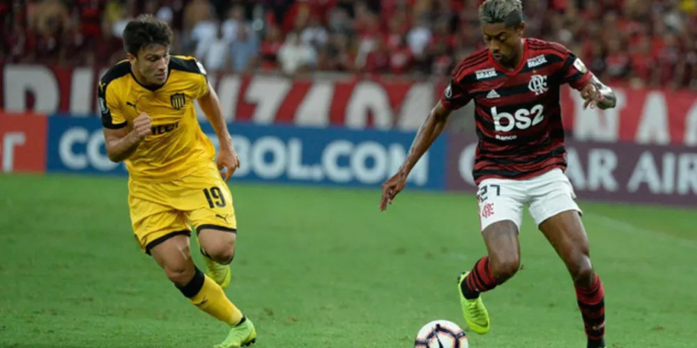Imagem ilustrativa da imagem Flamengo é derrotado pelo Peñarol por 1 a 0 no Maracanã