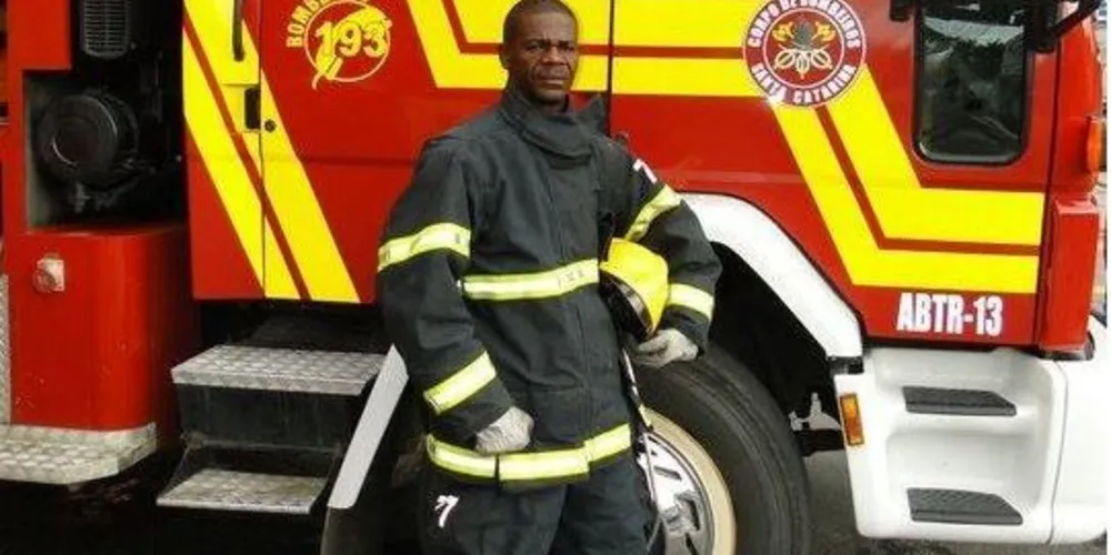 sargento Sérgio Ricardo Barbosa, do Corpo de Bombeiros Militar de Itajaí, morreu após cair do telhado