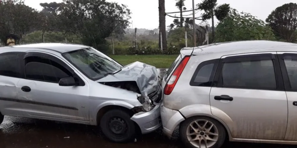 O passageiro que acompanhava o motorista embriagado foi encaminhado ao Pronto Socorro Municipal sem lesões aparentes
