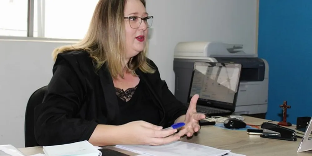 Marlaine Seixas, da Contabilidade Seixas, diz que o primeiro passo é reunir toda a documentação