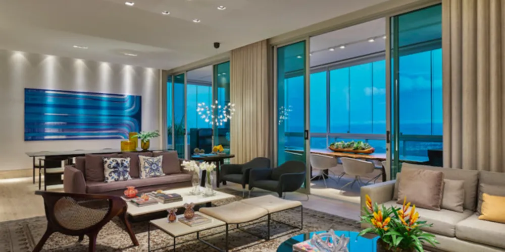 Além dos detalhes no chão, as almofadas receberam estampas para trazer personalidade