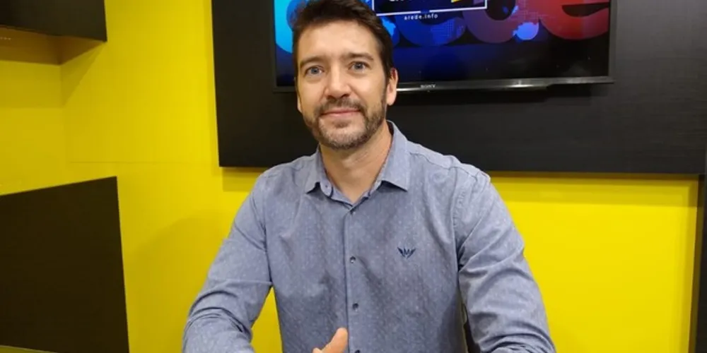 Imagem ilustrativa da imagem Professor de Língua Portuguesa explica conteúdos de gramática e ortografia