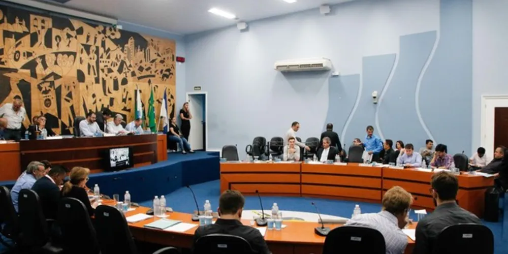 Proposta foi retirada para vistas durante a sessão desta segunda-feira (8) na Câmara
