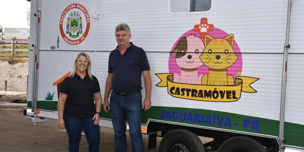Secretária de Saúde Amália Cristina ao lado do prefeito de Jaguariaíva, Juca Sloboda.
