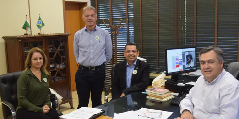 Comitiva se reuniu com secretário de Estado da Saúde, Beto Preto