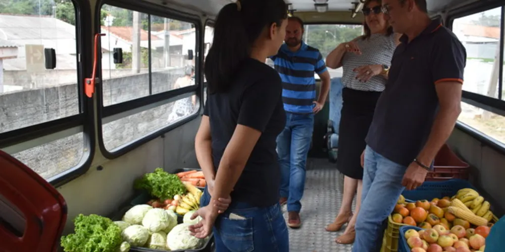 Com menos de um mês de sua implantação em Jaguariaíva, o programa Feira Verde tem conquistado a população local e também atraído a atenção da região.