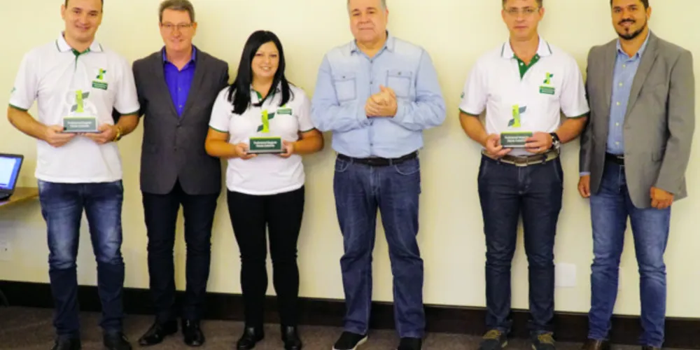José Blotz, Valnéia Michelle Marques e Rafael Taques foram os funcionários de Ponta Grossa elogiados.